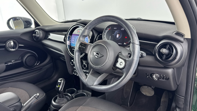 MINI Hatchback 1.5 Cooper Classic 3dr Auto [Comfort/Nav Pack] Petrol Hatchback